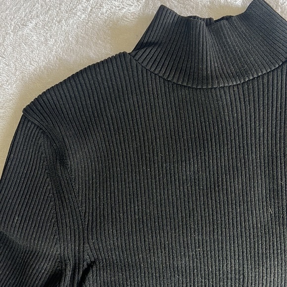 Zara Ribbed Mock Neck Crop Top - Picture 2 of 5